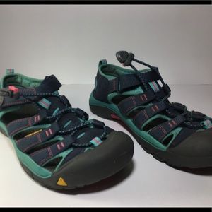Keen Water Proof Outdoor Shoes Size 5